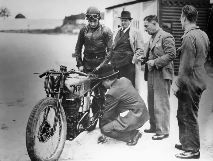 Framed Print : Jimmy Guthrie riding a Norton, (1930s?) Framed Print : Jimmy Guthrie riding a Norton, (1930s?)