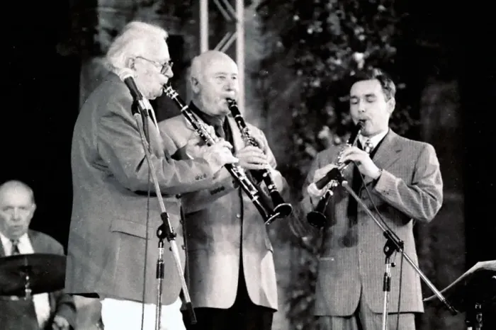 Framed Print : Jimmy Hastings, Humphrey Lyttelton and Jim Tomlinson, Hever Castle, Kent. Artist Framed Print : Jimmy Hastings, Humphrey Lyttelton and Jim Tomlinson, Hever Castle, Kent. Artist