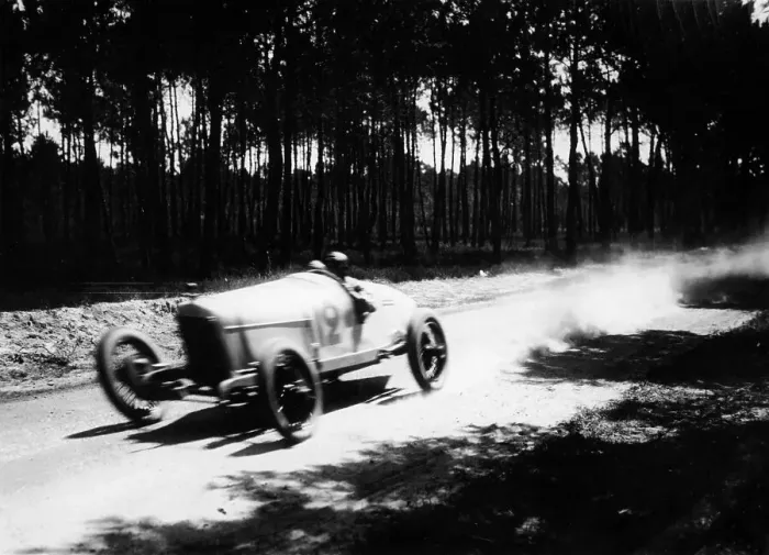 Framed Print : Jimmy Murphy driving a Duesenberg to victory in the French Grand Prix, Le Mans, 1921 Framed Print : Jimmy Murphy driving a Duesenberg to victory in the French Grand Prix, Le Mans, 1921