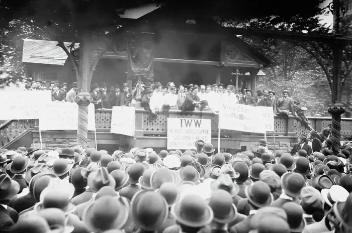 Framed Print : J.J. Ettor speaking to striking barbers, Union Square, N.Y. 1913. Creator: Bain News Service Framed Print : J.J. Ettor speaking to striking barbers, Union Square, N.Y. 1913. Creator: Bain News Service