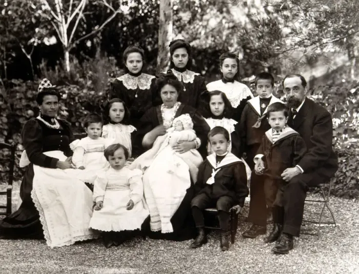 Framed Print : Joan Maragall i Gorina (1860-1911), Catalan poet and essayist, portrait with his family Framed Print : Joan Maragall i Gorina (1860-1911), Catalan poet and essayist, portrait with his family