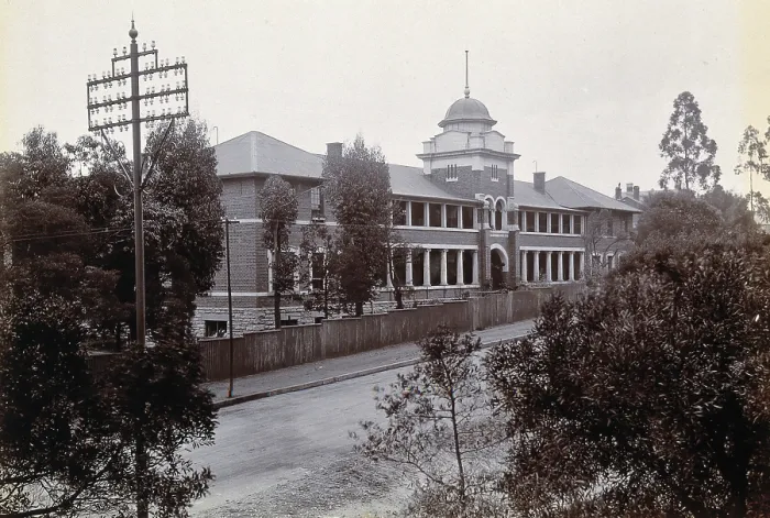 Framed Print : Johannesburg Hospital, South Africa: long two-storey building, possibly divided into wards, c1905. Creator: Unknown Framed Print : Johannesburg Hospital, South Africa: long two-storey building, possibly divided into wards, c1905. Creator: Unknown