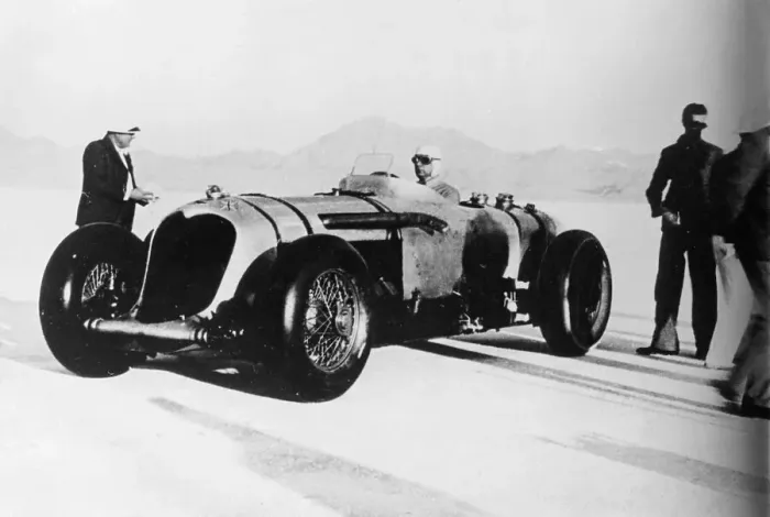 Framed Print : John Cobb in his Napier-Railton, Bonneville Salt Flats, Utah, USA, c1935-c1936 Framed Print : John Cobb in his Napier-Railton, Bonneville Salt Flats, Utah, USA, c1935-c1936