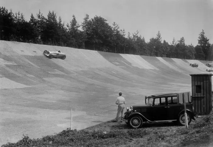 Framed Print : John Cobbs 24 litre Napier Railton on Byfleet Banking, BARC meeting, Brooklands, Surrey, 1933 Framed Print : John Cobbs 24 litre Napier Railton on Byfleet Banking, BARC meeting, Brooklands, Surrey, 1933