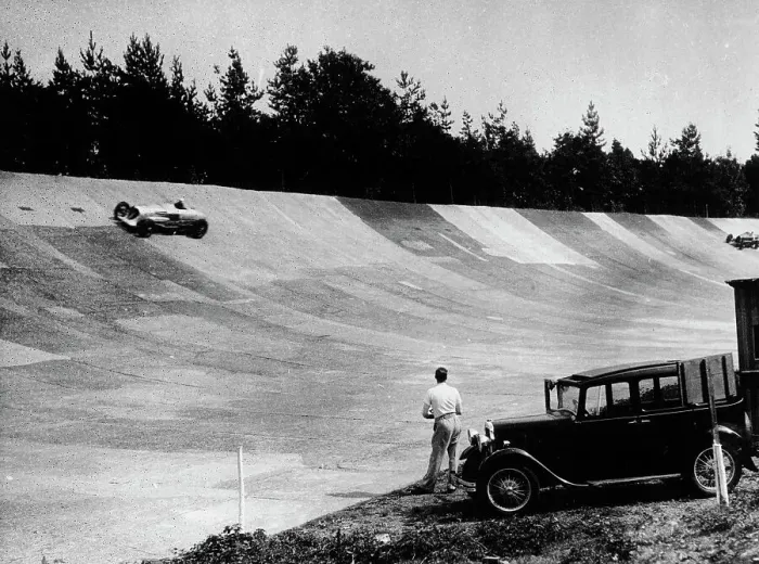 Framed Print : John Cobb's Napier Railton on the banking, Brooklands, Surrey, c1933-c1935 Framed Print : John Cobb's Napier Railton on the banking, Brooklands, Surrey, c1933-c1935
