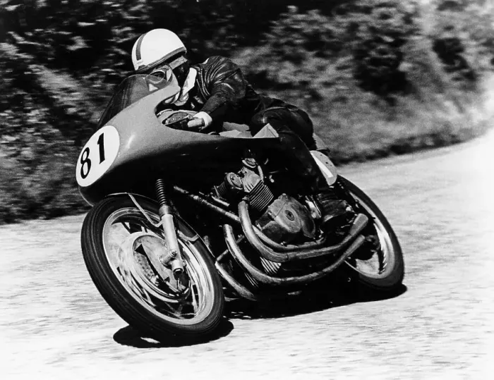 Framed Print : John Surtees on an MV Agusta, Isle of Man Senior TT, 1956 Framed Print : John Surtees on an MV Agusta, Isle of Man Senior TT, 1956