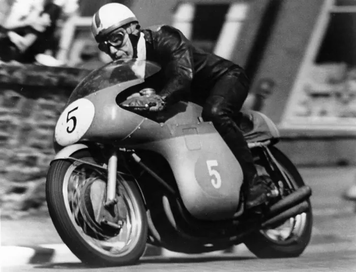 Framed Print : John Surtees winning the Isle of Man Junior TT, on an MV Agusta, 1959 Framed Print : John Surtees winning the Isle of Man Junior TT, on an MV Agusta, 1959