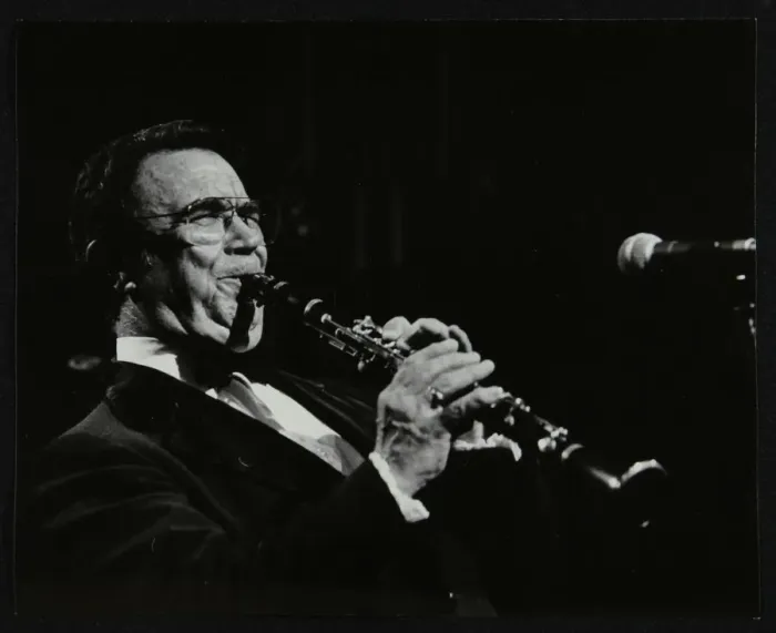 Framed Print : Johnny Mince playing his clarinet, Stevenage, Hertfordshire, 1984. Artist: Denis Williams Framed Print : Johnny Mince playing his clarinet, Stevenage, Hertfordshire, 1984. Artist: Denis Williams
