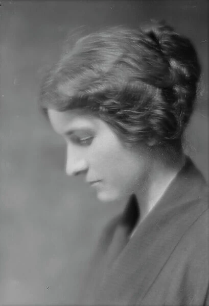 Jones, Lucy, Miss, portrait photograph, 1915 Oct. 8. Creator: Arnold Genthe