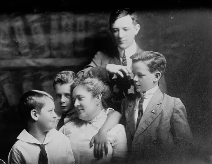 Framed Print : Josephus Daniel's Family, between c1910 and c1915. Creator: Bain News Service Framed Print : Josephus Daniel's Family, between c1910 and c1915. Creator: Bain News Service