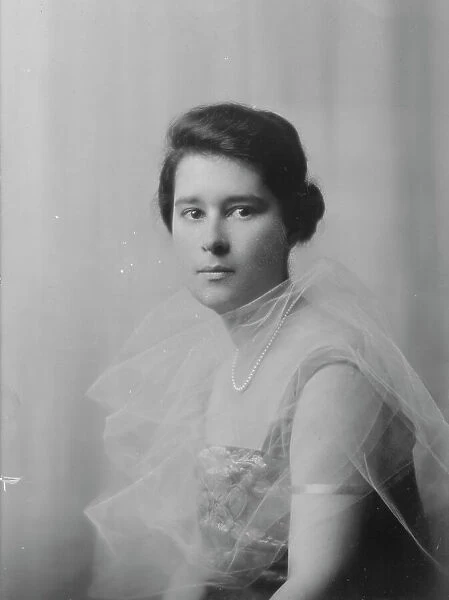 Joske, A. Mrs. portrait photograph, 1916. Creator: Arnold Genthe