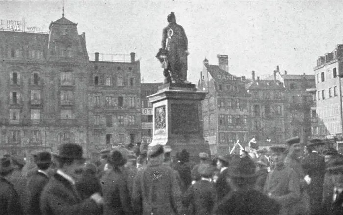 Framed Print : Journees inoubliables a Strasbourg; Le meme jour, Alsaciens et Lorrains se rassemblent... 1918. Creator: Unknown Framed Print : Journees inoubliables a Strasbourg; Le meme jour, Alsaciens et Lorrains se rassemblent... 1918. Creator: Unknown