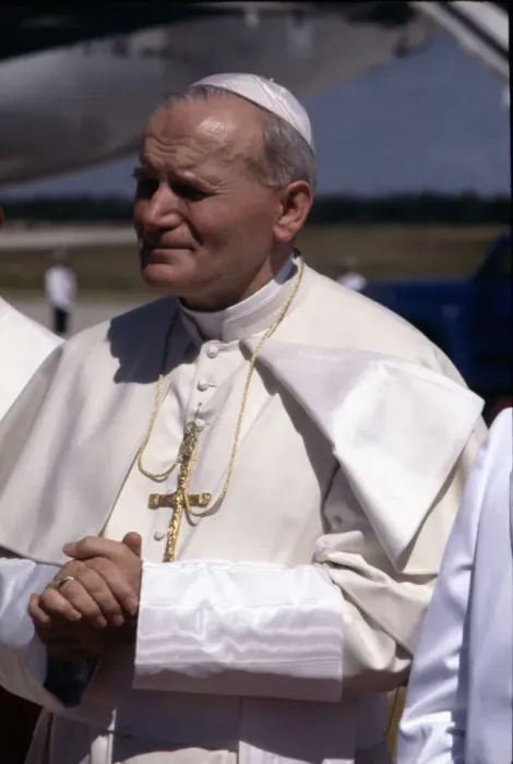 Framed Print : Juan Pablo II (1920-2005) the Pope during his visit to Congo Framed Print : Juan Pablo II (1920-2005) the Pope during his visit to Congo