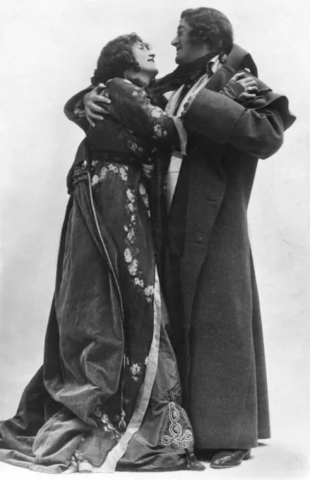 Framed Print : Julia Neilson and Fred Terry in The Scarlet Pimpernel, c1905. Artist: Ellis & Walery Framed Print : Julia Neilson and Fred Terry in The Scarlet Pimpernel, c1905. Artist: Ellis & Walery