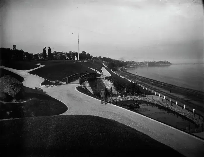 Framed Print : Juneau Park and Lake Michigan, Milwaukee, between 1890 and 1905. Creator: Unknown Framed Print : Juneau Park and Lake Michigan, Milwaukee, between 1890 and 1905. Creator: Unknown