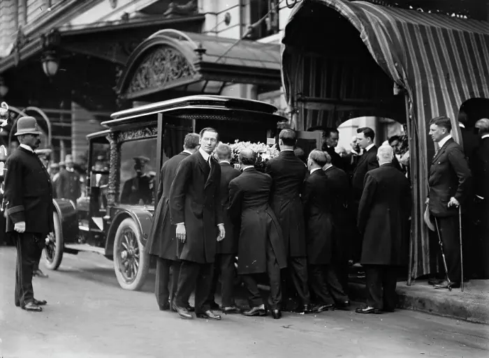 Framed Print : J.W. Gates Funeral, N.Y. City, 1911. Creator: Bain News Service Framed Print : J.W. Gates Funeral, N.Y. City, 1911. Creator: Bain News Service