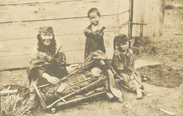 Framed Print : Kachinka with children, 1904-1917. Creator: Unknown Framed Print : Kachinka with children, 1904-1917. Creator: Unknown