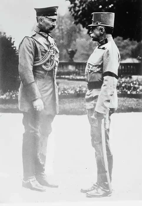 Framed Print : Kaiser & Gen. Von Hotzendorf, between 1914 and c1915. Creator: Bain News Service. Kaiser & Gen. Von Hotzendorf, between 1914 and c1915. Creator: Bain News Service Framed Print : Kaiser & Gen. Von Hotzendorf, between 1914 and c1915. Creator: Bain News Service. Kaiser & Gen. Von Hotzendorf, between 1914 and c1915. Creator: Bain News Service