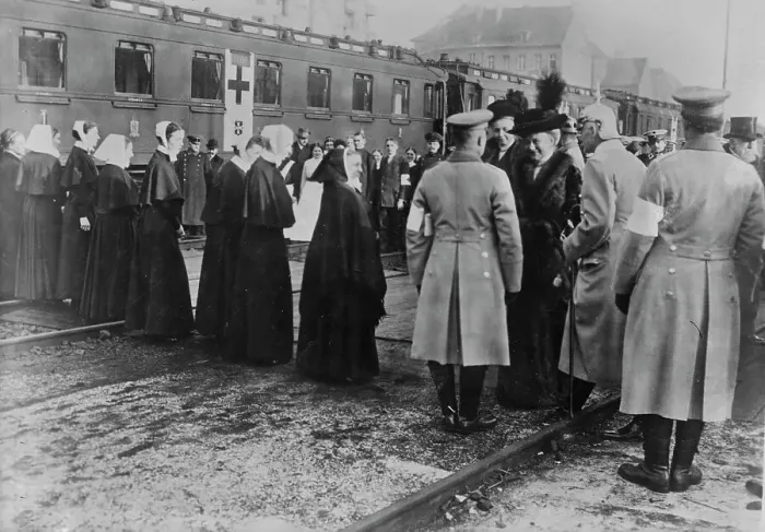 Framed Print : Kaiserin visiting a train of the wounded at Breslau, between 1914 and c1915. Creator: Bain News Service Framed Print : Kaiserin visiting a train of the wounded at Breslau, between 1914 and c1915. Creator: Bain News Service