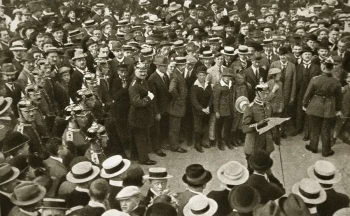 Framed Print : The Kaisers proclamation of war being read out, Berlin, Germany, 4 August 1914 Framed Print : The Kaisers proclamation of war being read out, Berlin, Germany, 4 August 1914