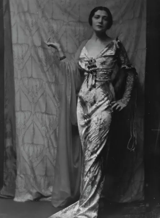 Framed Print : Kalich, Bertha, Mme. portrait photograph, 1913. Creator: Arnold Genthe Framed Print : Kalich, Bertha, Mme. portrait photograph, 1913. Creator: Arnold Genthe