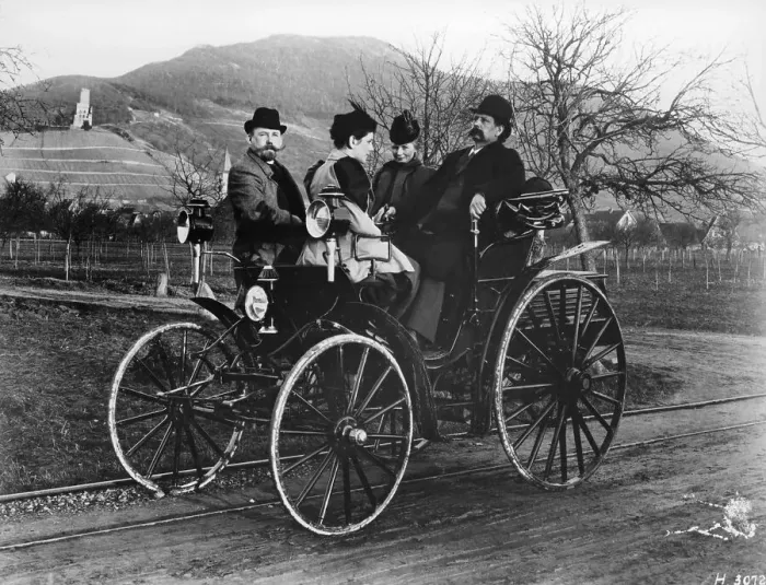 Framed Print : Karl Benz with his wife Bertha in a Benz-Viktoria, 1893 Framed Print : Karl Benz with his wife Bertha in a Benz-Viktoria, 1893