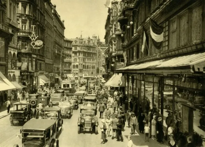 Framed Print : Karntner StraBe, Vienna, Austria, c1935. Creator: Unknown Framed Print : Karntner StraBe, Vienna, Austria, c1935. Creator: Unknown