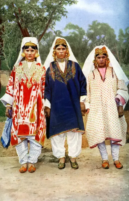 Framed Print : Kashmiri women, India, 1922. Artist: Publishers Photo Service Framed Print : Kashmiri women, India, 1922. Artist: Publishers Photo Service
