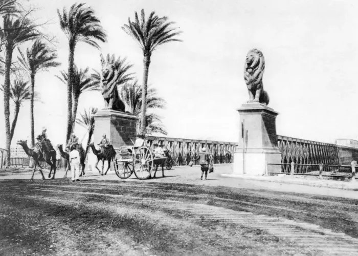Framed Print : The Kasr-El-Nile Bridge, Cairo, Egypt, c1920s Framed Print : The Kasr-El-Nile Bridge, Cairo, Egypt, c1920s
