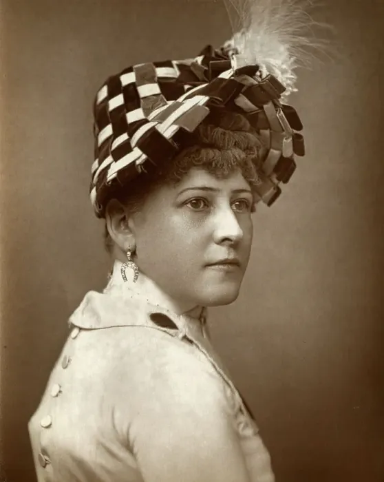 Framed Print : Kate Munroe, actress, 1883. Artist: St Jamess Photographic Co Framed Print : Kate Munroe, actress, 1883. Artist: St Jamess Photographic Co