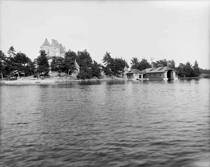 Framed Print : Kee-waydin [i.e. Keewaydin], Thousand Islands, (1901?). Creator: Unknown