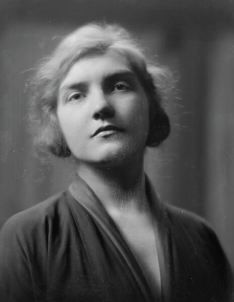 Kelly, Madeline, Miss, portrait photograph, 1917. Creator: Arnold Genthe