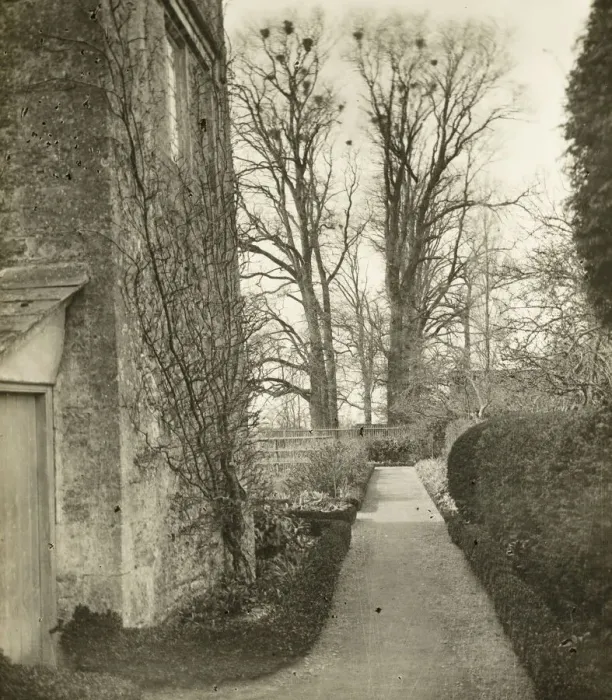Framed Print : Kelmscott Manor: In the Garden, 1896. Creator: Frederick Henry Evans Framed Print : Kelmscott Manor: In the Garden, 1896. Creator: Frederick Henry Evans