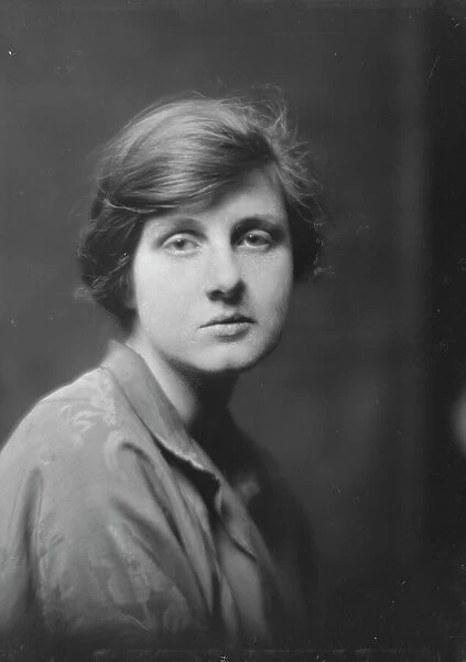 Kemp, Mary Pyne, portrait photograph, between 1916 and 1918. Creator: Arnold Genthe
