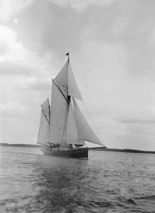 Framed Print : The ketch Palatina under way, 1911. Creator: Kirk & Sons of Cowes Framed Print : The ketch Palatina under way, 1911. Creator: Kirk & Sons of Cowes