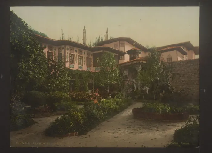 Framed Print : The Khans Palace in Bakhchisaray, 1890-1900 Framed Print : The Khans Palace in Bakhchisaray, 1890-1900
