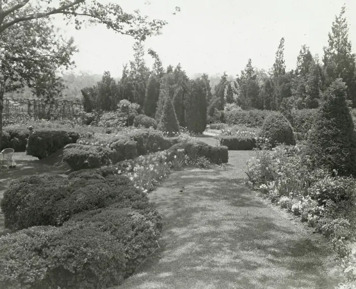 Framed Print : Killenworth, George Dupont Pratt house, Glen Cove, New York, c1918. Creator: Frances Benjamin Johnston. Killenworth, George Dupont Pratt house, Glen Cove, New York, c1918. Creator: Frances Benjamin Johnston Framed Print : Killenworth, George Dupont Pratt house, Glen Cove, New York, c1918. Creator: Frances Benjamin Johnston. Killenworth, George Dupont Pratt house, Glen Cove, New York, c1918. Creator: Frances Benjamin Johnston