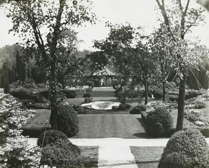 Framed Print : Killenworth, George Dupont Pratt house, Glen Cove, New York, c1918. Creator: Frances Benjamin Johnston. Killenworth, George Dupont Pratt house, Glen Cove, New York, c1918. Creator: Frances Benjamin Johnston Framed Print : Killenworth, George Dupont Pratt house, Glen Cove, New York, c1918. Creator: Frances Benjamin Johnston. Killenworth, George Dupont Pratt house, Glen Cove, New York, c1918. Creator: Frances Benjamin Johnston