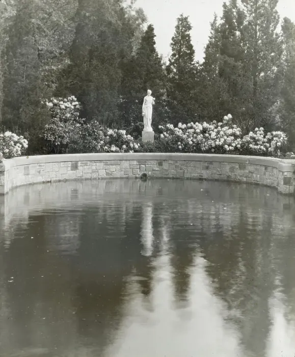 Framed Print : Killenworth, George Dupont Pratt house, Glen Cove, New York, c1918. Creator: Frances Benjamin Johnston. Killenworth, George Dupont Pratt house, Glen Cove, New York, c1918. Creator: Frances Benjamin Johnston Framed Print : Killenworth, George Dupont Pratt house, Glen Cove, New York, c1918. Creator: Frances Benjamin Johnston. Killenworth, George Dupont Pratt house, Glen Cove, New York, c1918. Creator: Frances Benjamin Johnston