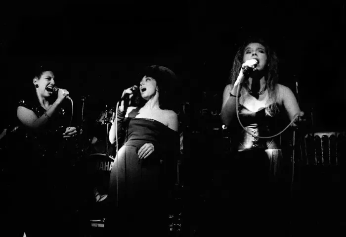 Framed Print : Kim Nazarian, Caprice Fox and Sara Kreiger, New York Voices, Ronnie Scott s, Soho Framed Print : Kim Nazarian, Caprice Fox and Sara Kreiger, New York Voices, Ronnie Scott s, Soho