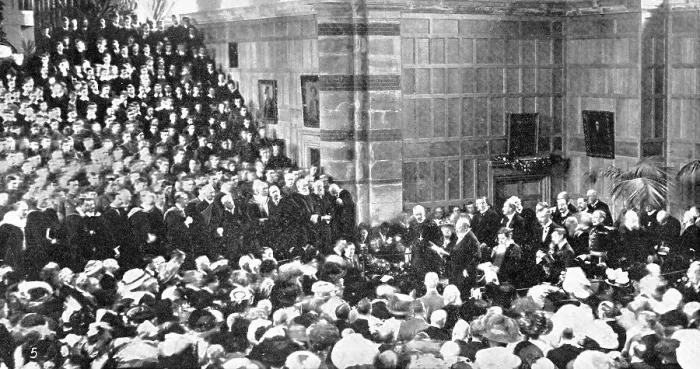 Framed Print : The King declaring open the new speech-room at Rugby School, 1909. Creator: Graphic Photo Union Framed Print : The King declaring open the new speech-room at Rugby School, 1909. Creator: Graphic Photo Union