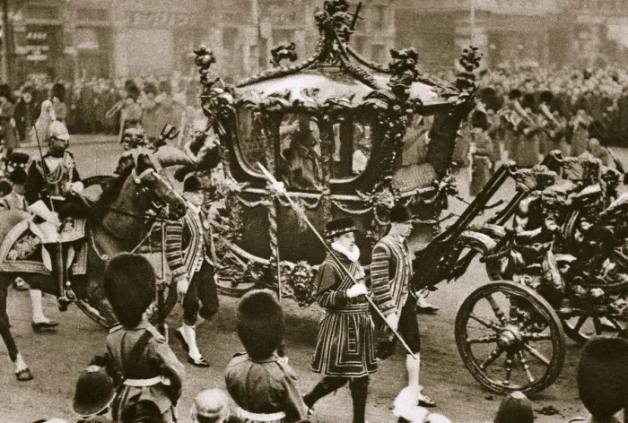 Framed Print : King Edward VII and Queen Alexandra on their way to the State Opening of Parliament, 1900s Framed Print : King Edward VII and Queen Alexandra on their way to the State Opening of Parliament, 1900s