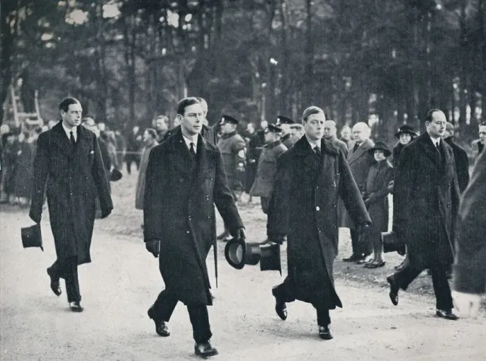 Framed Print : King Edward VIII and his three brothers follow the gun carriage, 1936 Framed Print : King Edward VIII and his three brothers follow the gun carriage, 1936