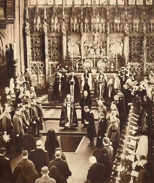 King Edward VIII sprinkles earth on his fathers coffin, 1936