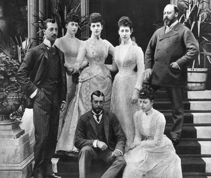 Framed Print : King Edward VIIs family, Marlborough House, London, c1890 (1935) Framed Print : King Edward VIIs family, Marlborough House, London, c1890 (1935)