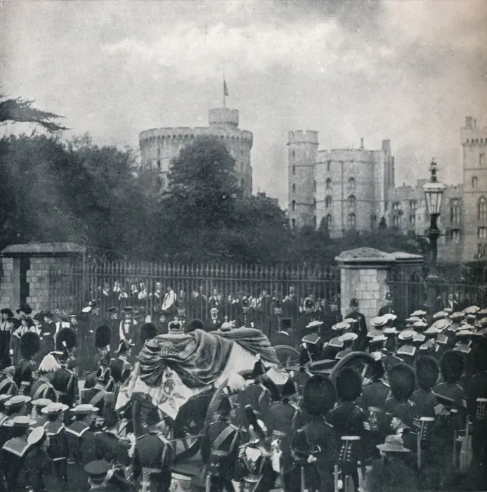 Framed Print : King Edward VIIs hearse being drawn into the grounds of Windsor Castle, 1910 (1911). Artist: Horace Walter Nicholls Framed Print : King Edward VIIs hearse being drawn into the grounds of Windsor Castle, 1910 (1911). Artist: Horace Walter Nicholls