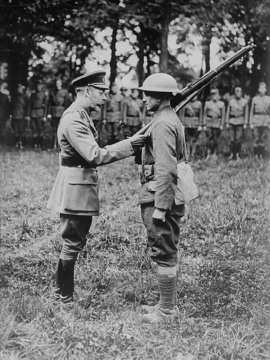 Framed Print : King Geo. decorates American, 5 Oct 1918. Creator: Bain News Service Framed Print : King Geo. decorates American, 5 Oct 1918. Creator: Bain News Service