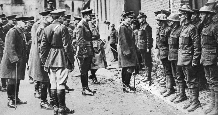 Framed Print : King George V with the 7th Battalion Sherwood Foresters, First World War, March 1918 Framed Print : King George V with the 7th Battalion Sherwood Foresters, First World War, March 1918
