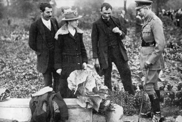 Framed Print : King George V admiring allotments on Clapham Common, London, c1910s-c1920s (1936) Framed Print : King George V admiring allotments on Clapham Common, London, c1910s-c1920s (1936)