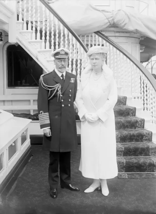 Framed Print : King George V and Queen Mary aboard HMY Victoria and Albert, 1935 Framed Print : King George V and Queen Mary aboard HMY Victoria and Albert, 1935